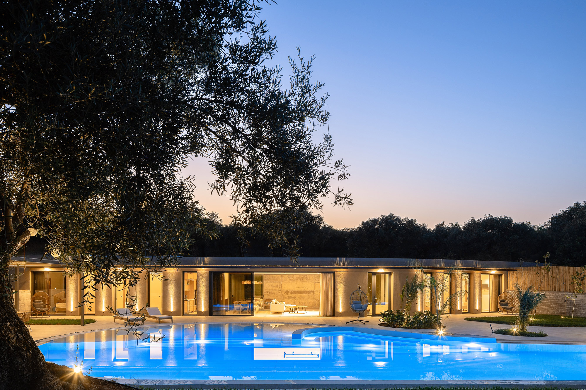 Υπόσκαφη κατοικία μέσα σε ελαιώνα